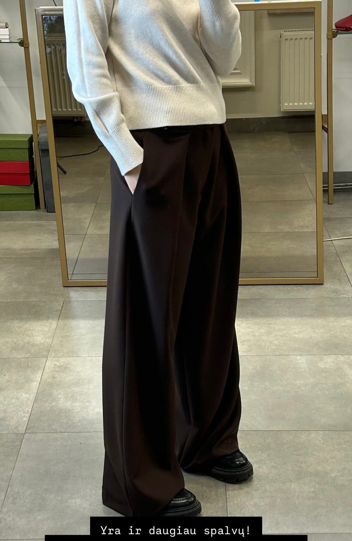 Tiesaus modelio kelnės