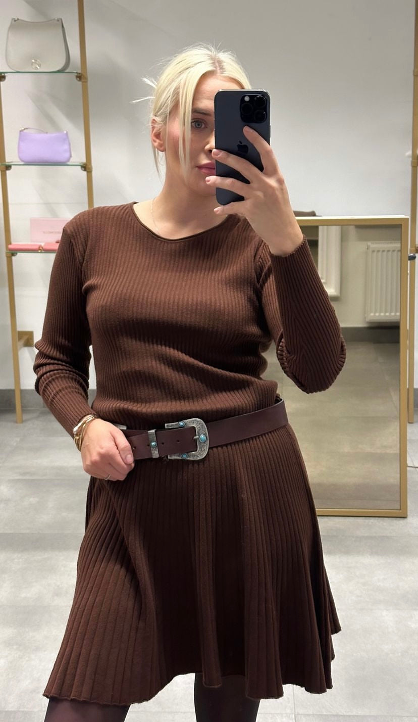 Megzta suknelė