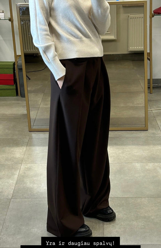 Tiesaus modelio kelnės