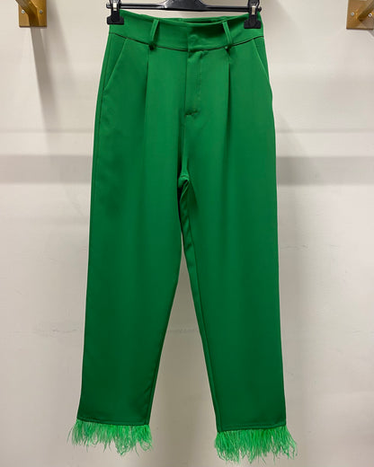 Kelnės su plunksnomis